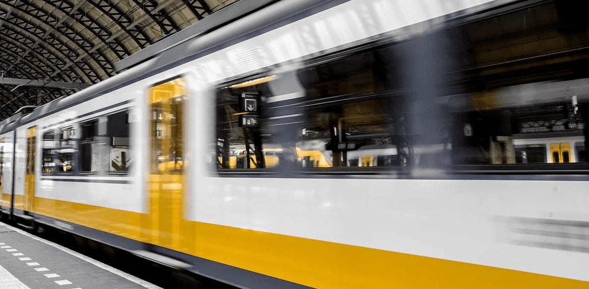 Hyperloop-trein voor goederenvervoer tussen Amsterdam en Rotterdam
