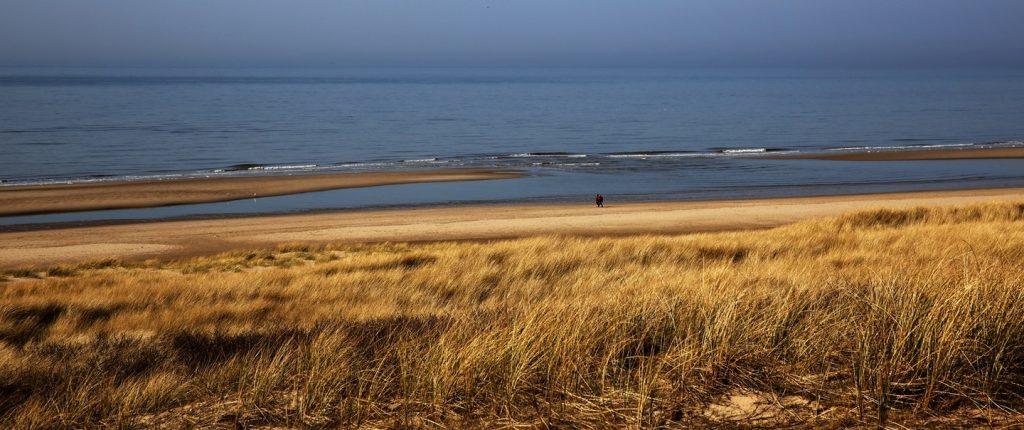 strand vanaf duinen
